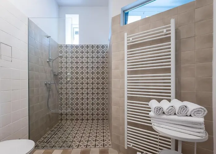 Apartment Spacious 2br By Metro And Center By Hm