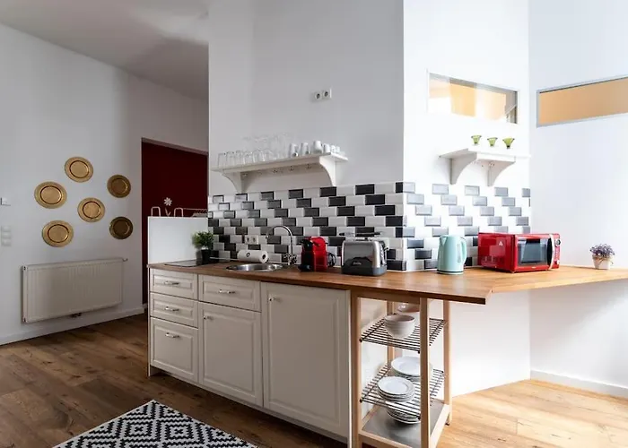 Spacious 2br By Metro And Center By Hm Apartment *