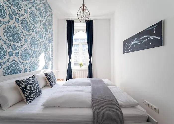 Spacious 2br By Metro And Center By Hm *