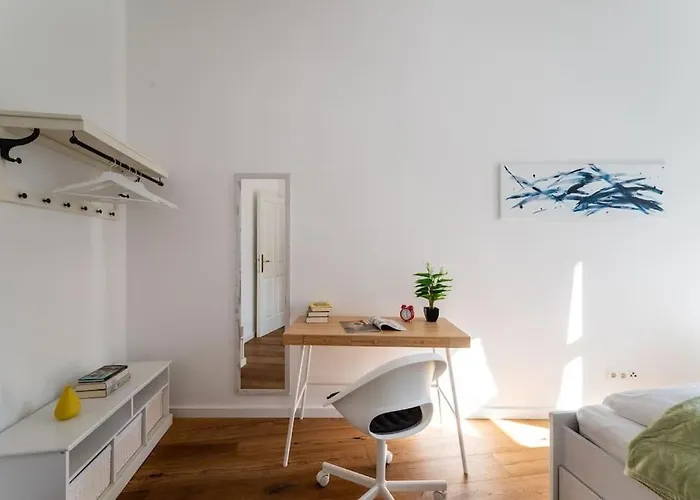 Spacious 2br By Metro And Center By Hm Apartment