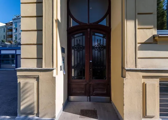 Spacious 2br By Metro And Center By Hm Apartment *