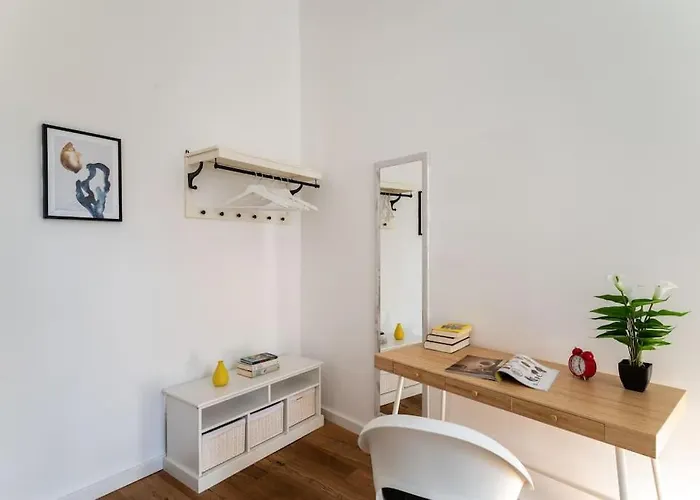 Spacious 2br By Metro And Center By Hm