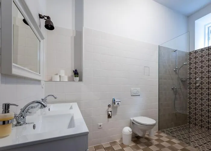 Apartment Spacious 2br By Metro And Center By Hm